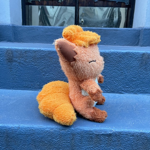 Vulpix Sun & Moon Pokémon Japanese plushie - Picture 3 of 8